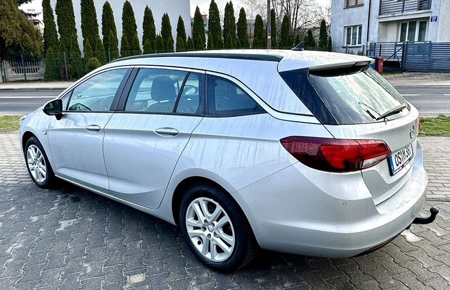 Opel Astra cena 37900 przebieg: 168000, rok produkcji 2017 z Wąbrzeźno małe 121